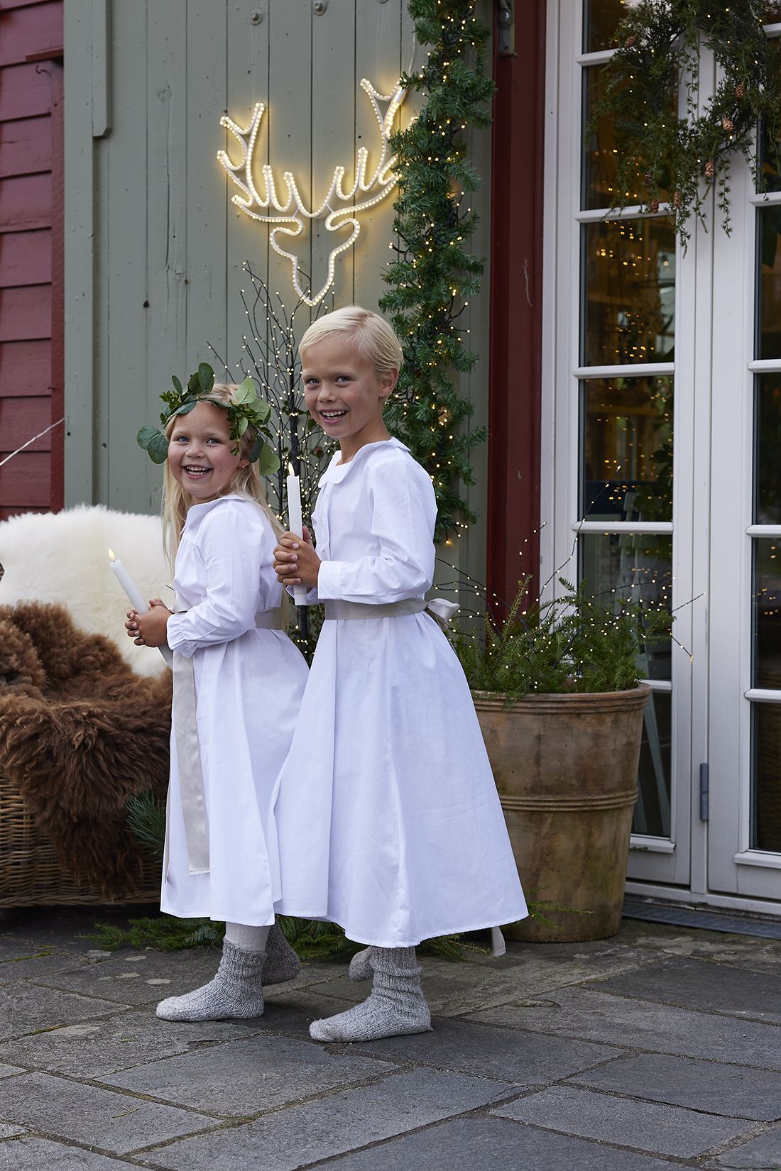 Luciakjortel til gutt i bomull med satengbånd