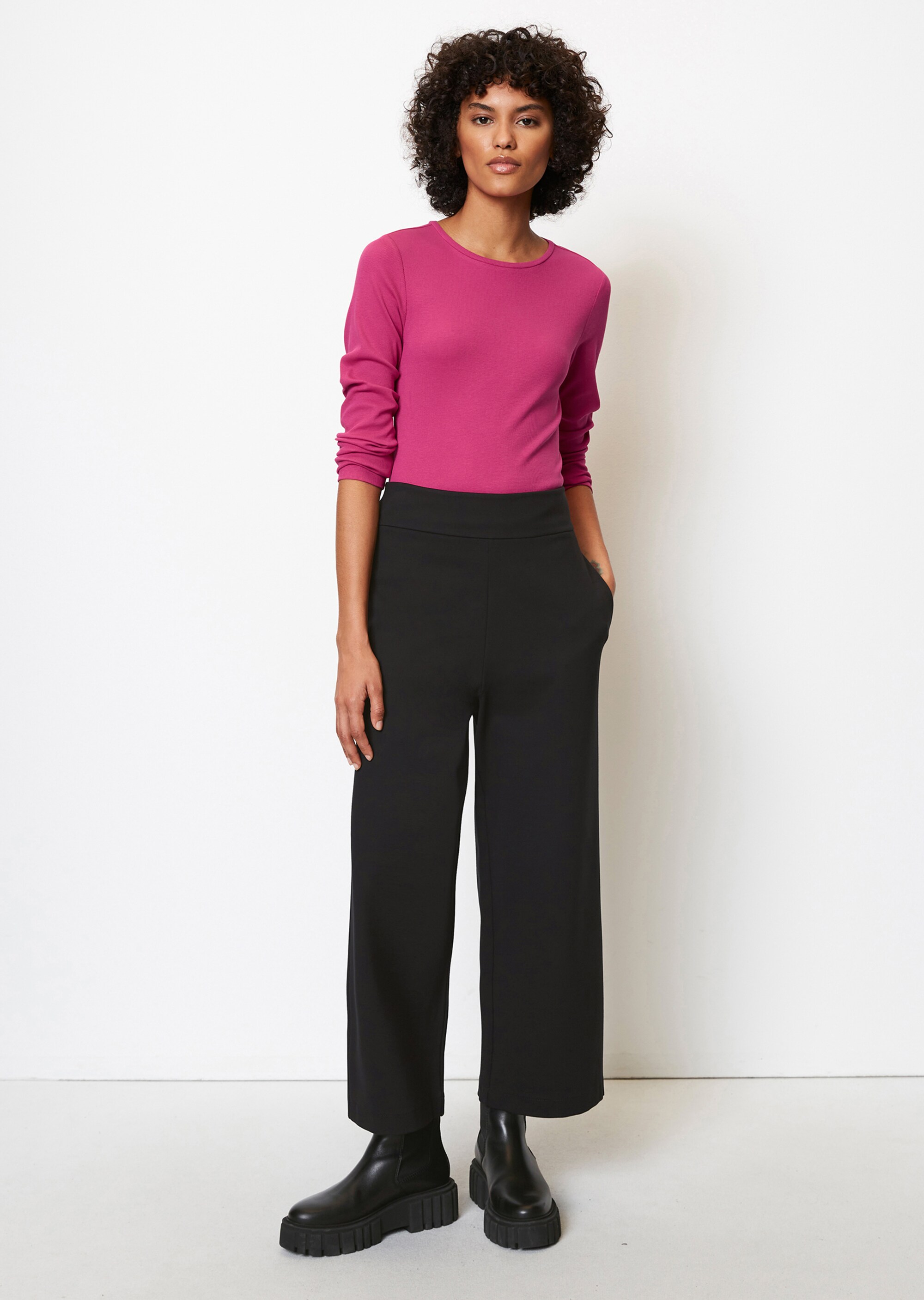 Rundhals-Longsleeve slim aus softem Feinripp-Jersey