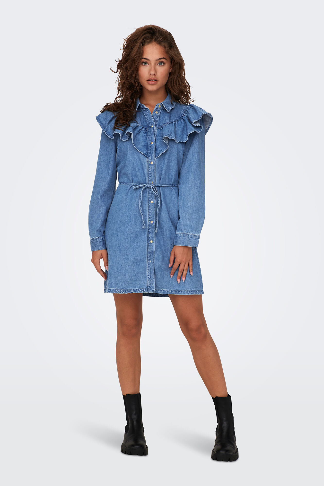Vestido jeans com detalhe de babado