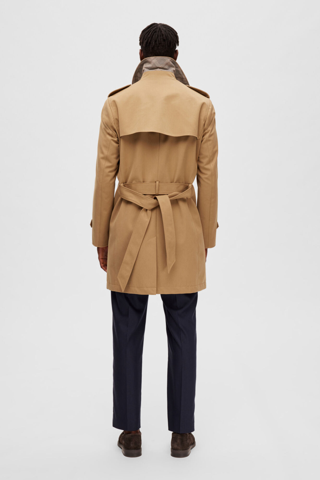 Calça gabardine de corte regular, comprimento 3/4, confeccionada em algodão reciclado e poliéster - Marrom