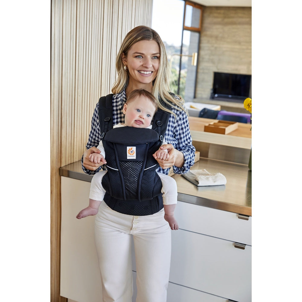 Køb Ergobaby Midnight Blue Omni Breeze
