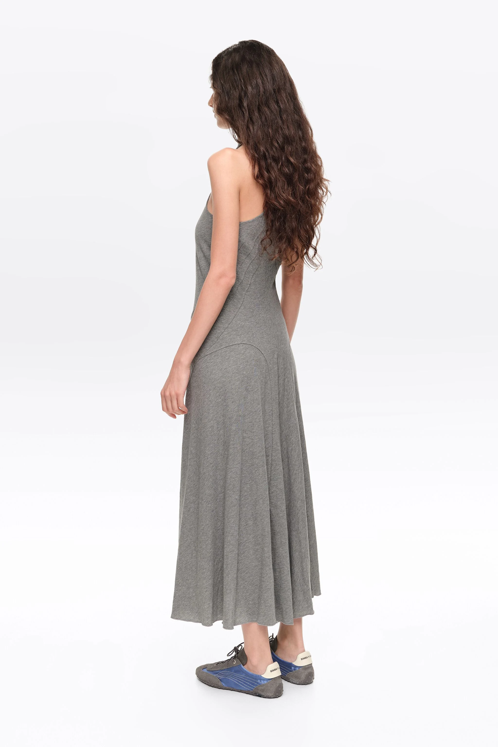 Vestido midi sem mangas em tom cinza mesclado