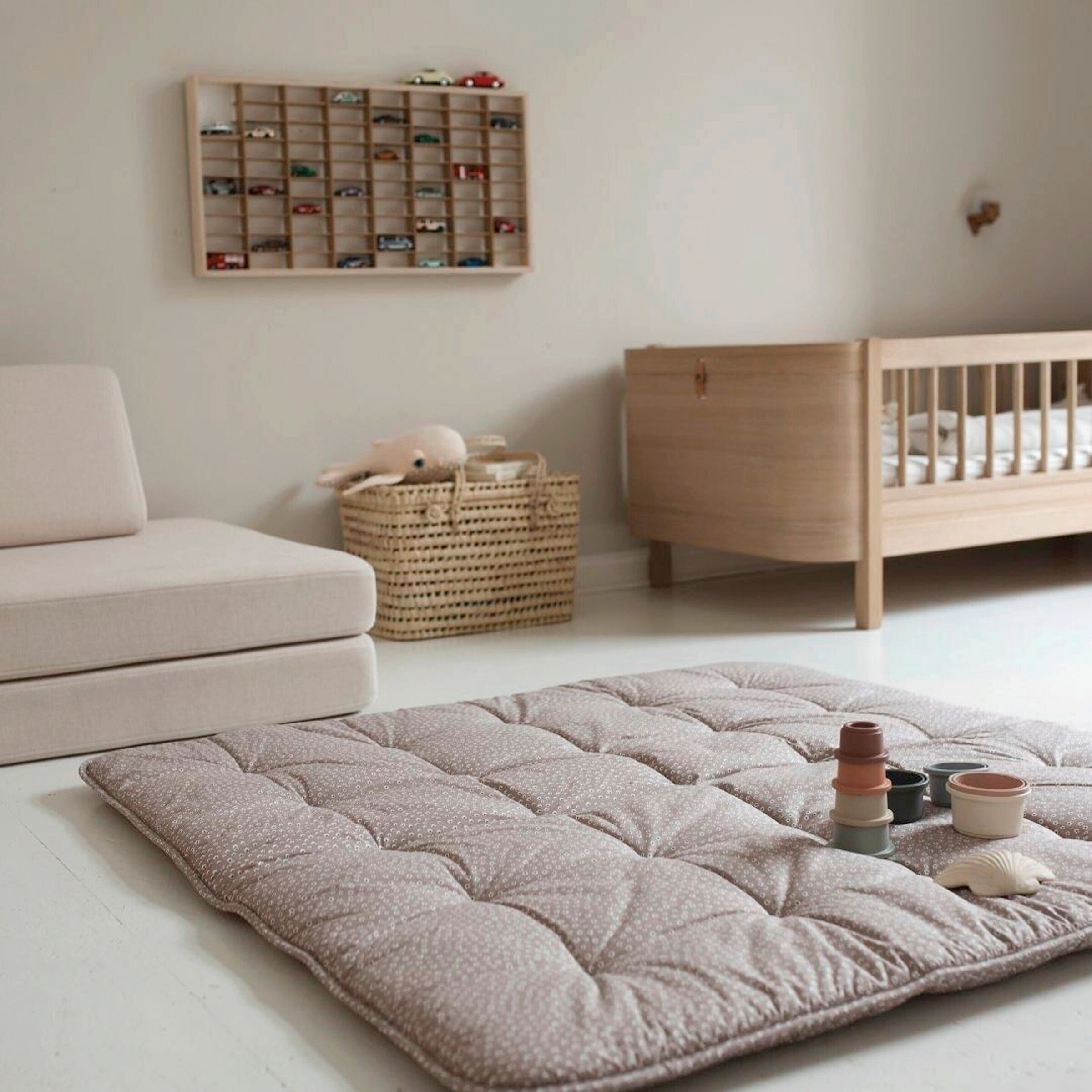 emma & noah Krabbeldecke 120x120 cm Blume Berry