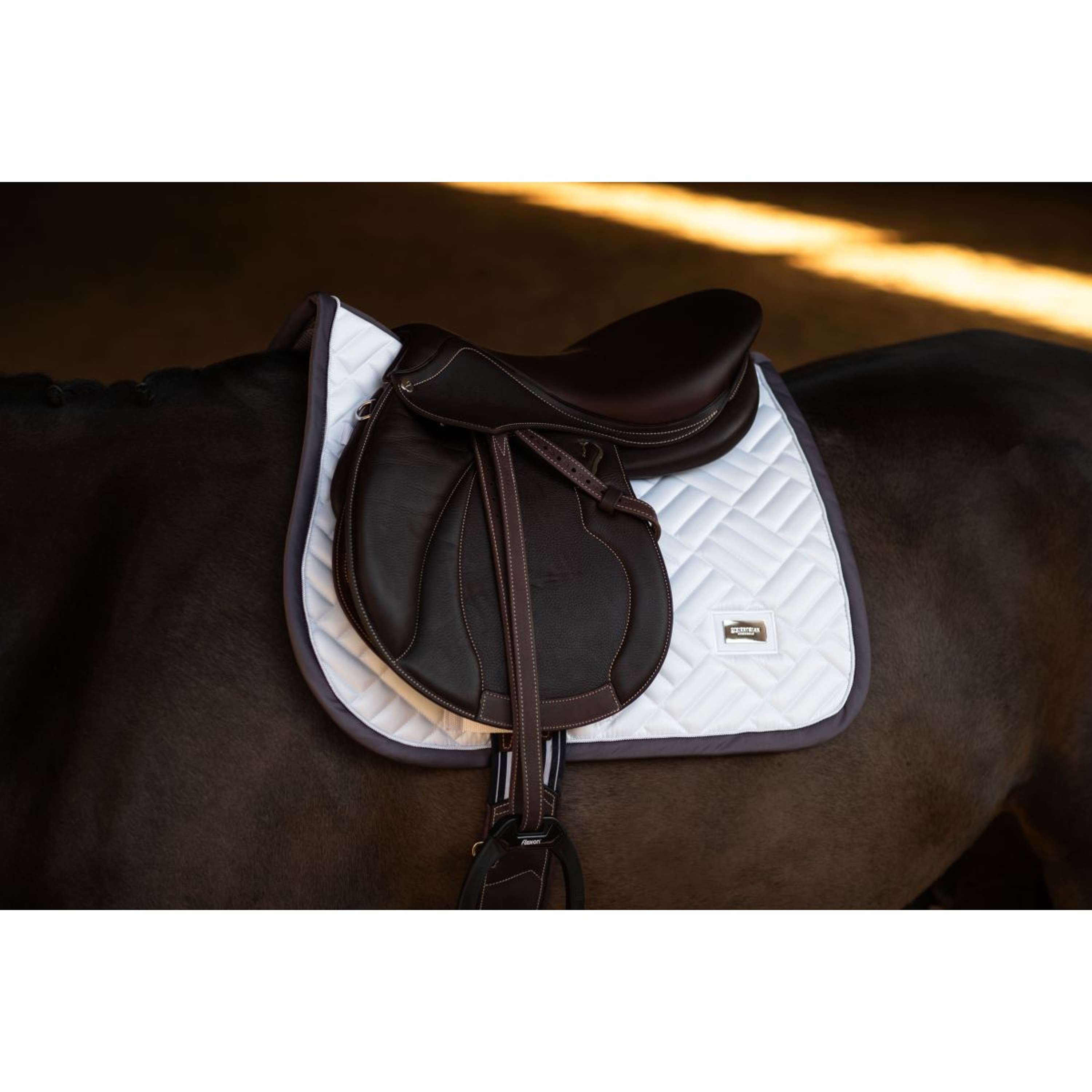 Equestrian Stockholm Zadeldekje Modern Springen Wit/Dark Violet