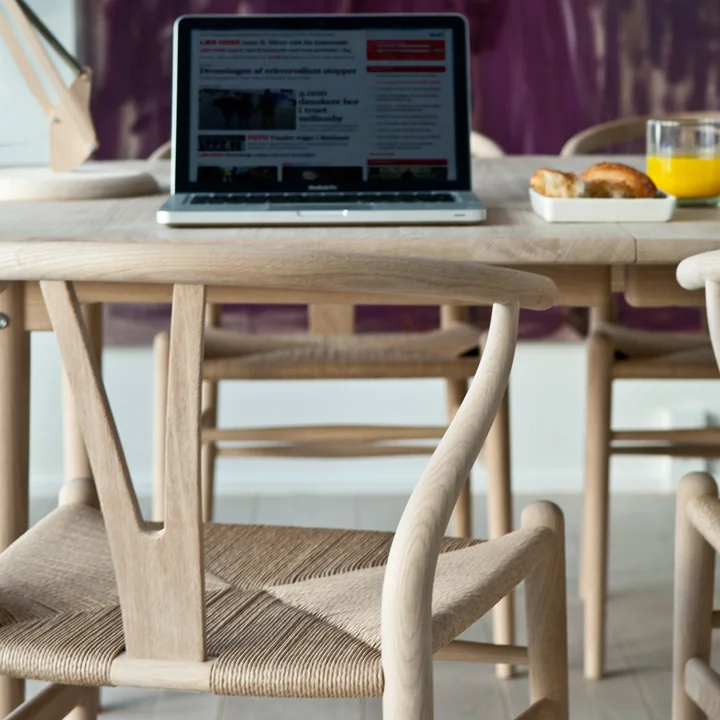 Carl Hansen - CH24 Wishbone Chair, Eiche geseift / Naturgeflecht