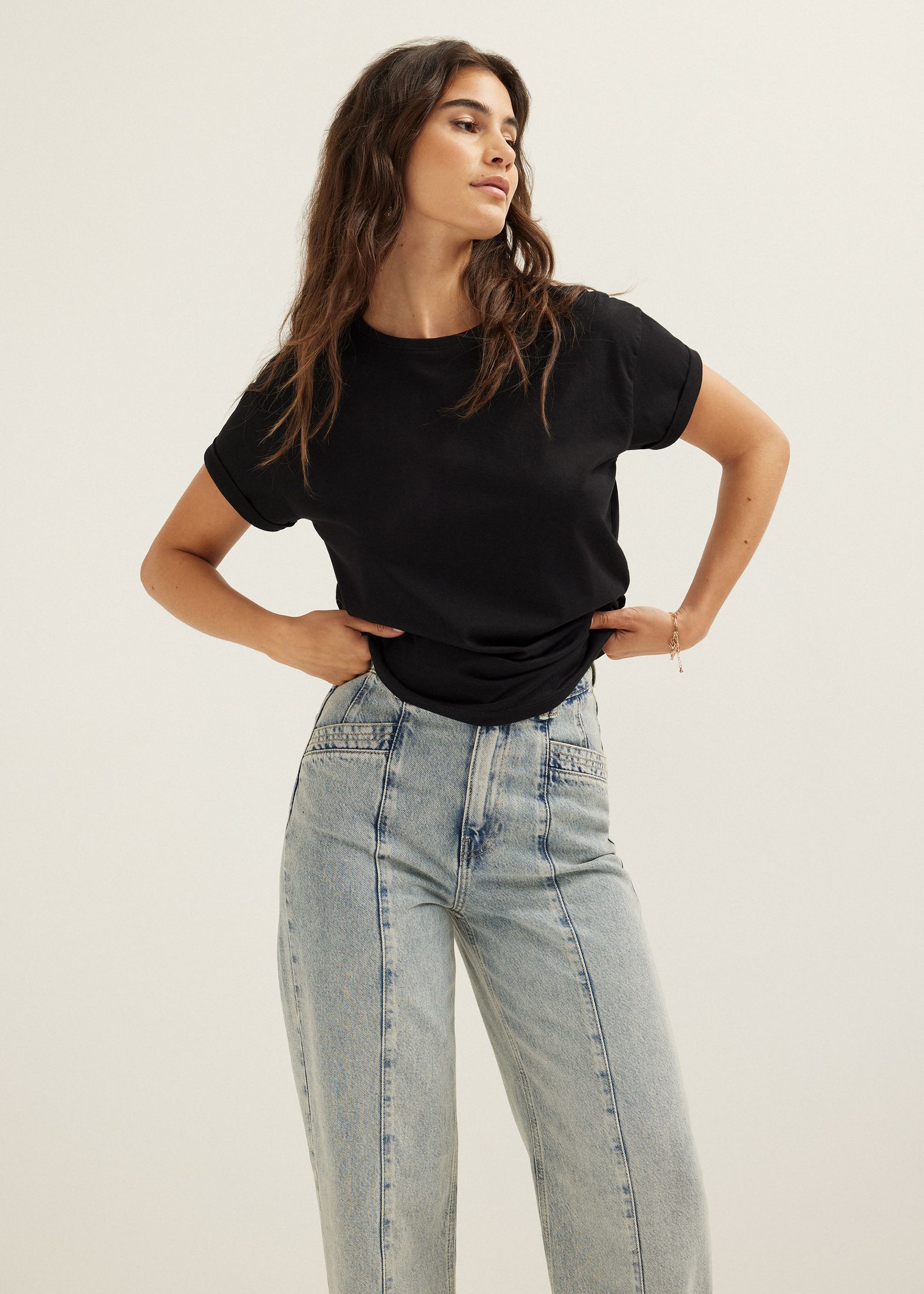 Basic T-shirt met opgerolde mouw