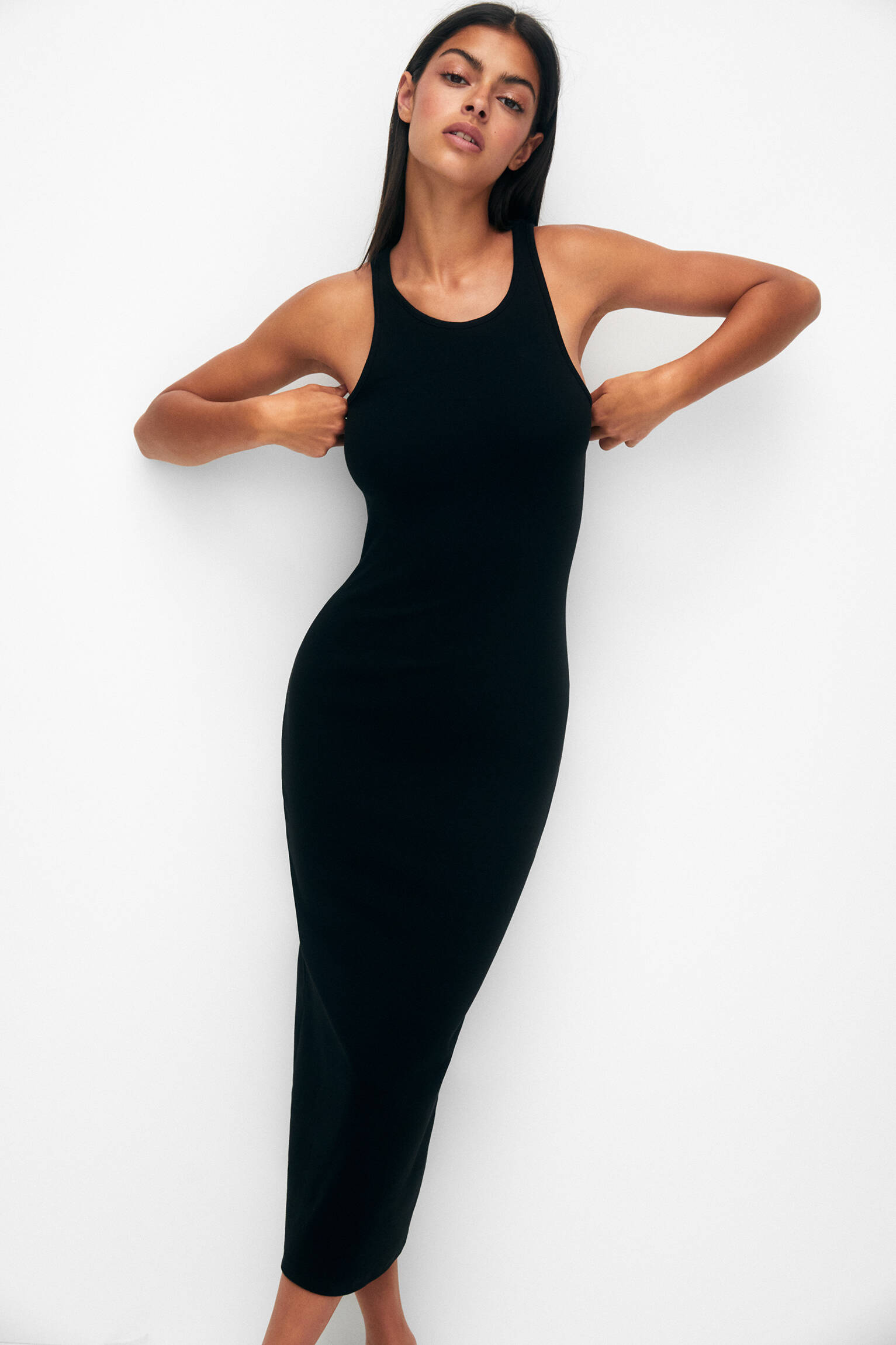 VESTIDO MIDI JUSTO SEM MANGAS - PRETO