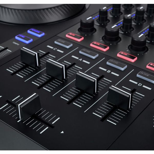Native Instruments Traktor S3 Headphone Bundle