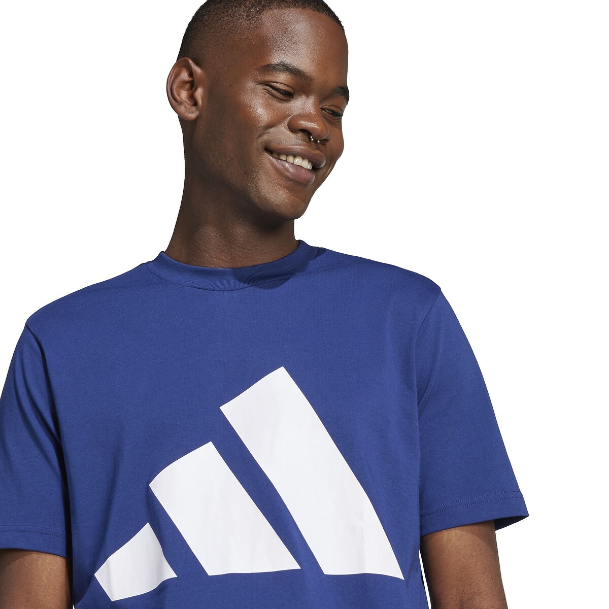 ADIDAS ROUPAS ESPORTIVAS<br>Camiseta de manga curta Essentiel Brand Love
