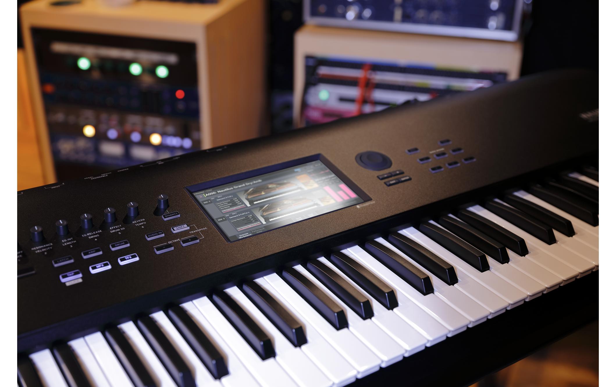 Workstation NAUTILUS 73<br>Synthesizer Workstation mit 73 Tasten