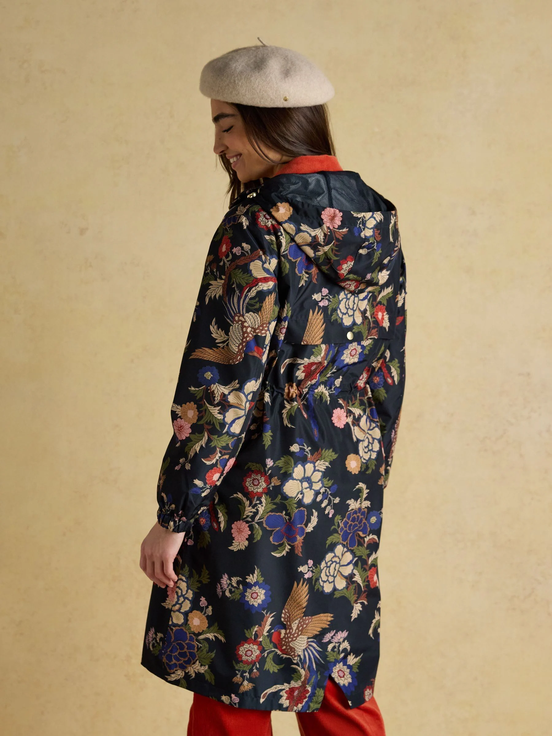 Marineblauw met vogel en bloemenprint - Joules Holkham waterdichte opvouwbare regenjas met capuchon