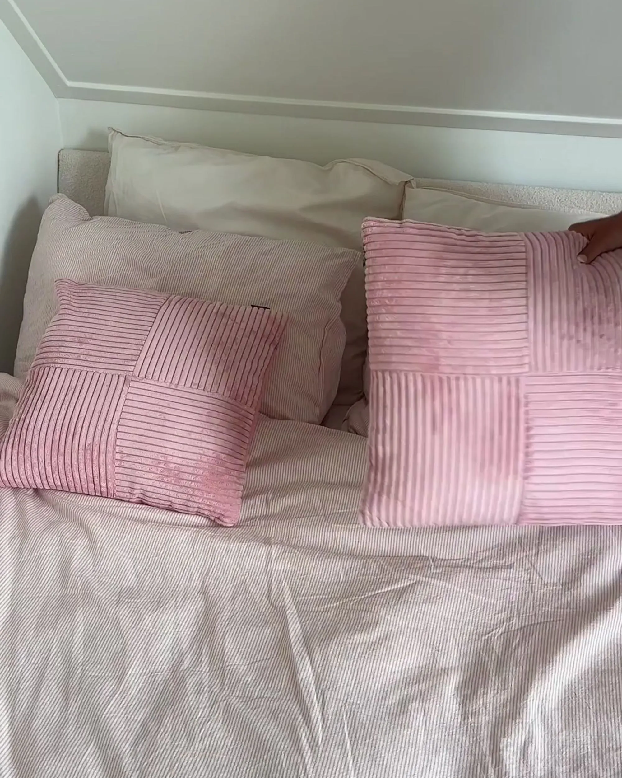 Set van 2 sierkussens MILLET Corduroy 43 x 43 cm Roze geometrisch patroon