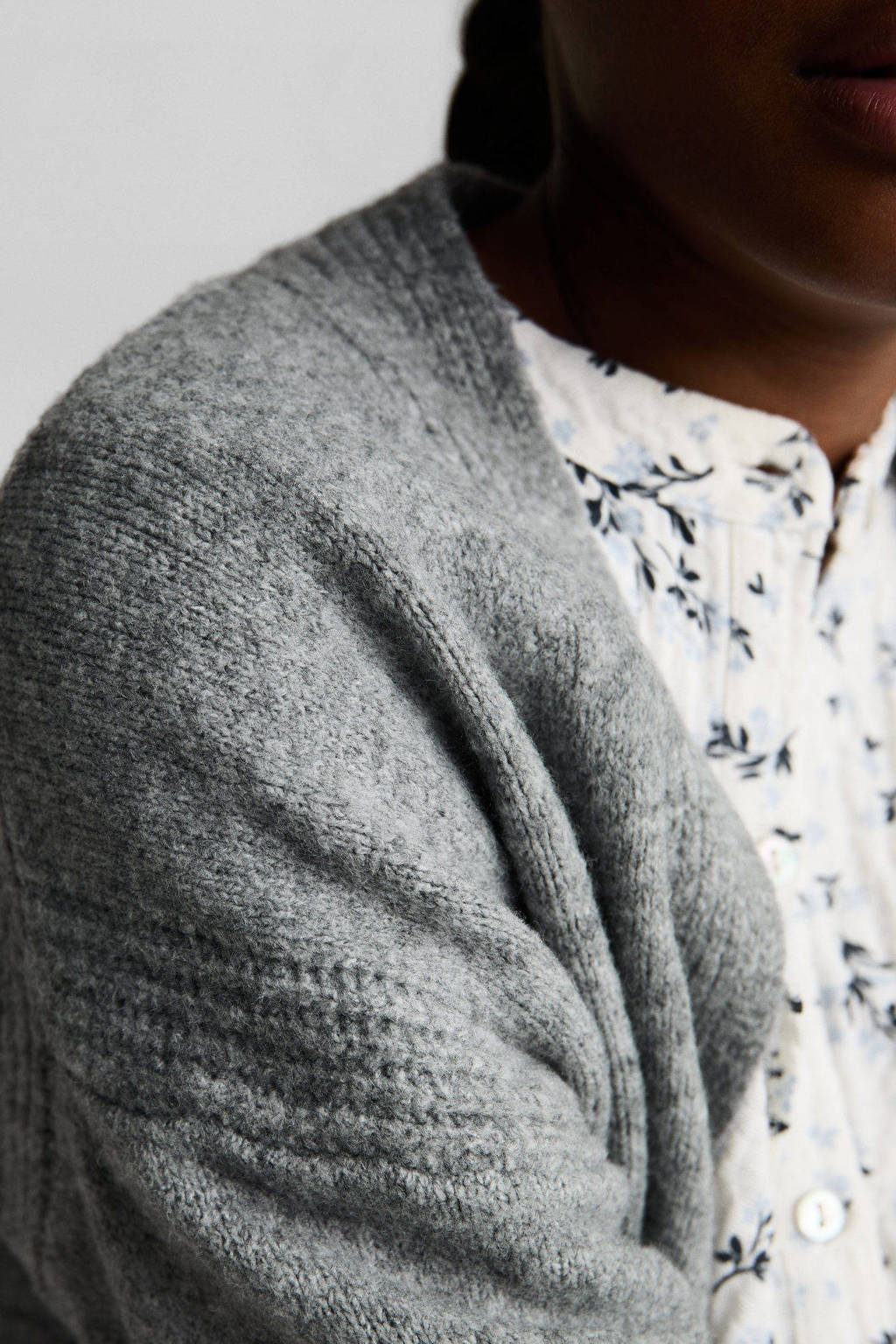 Mango Kids fijngebreid vest middengrijs