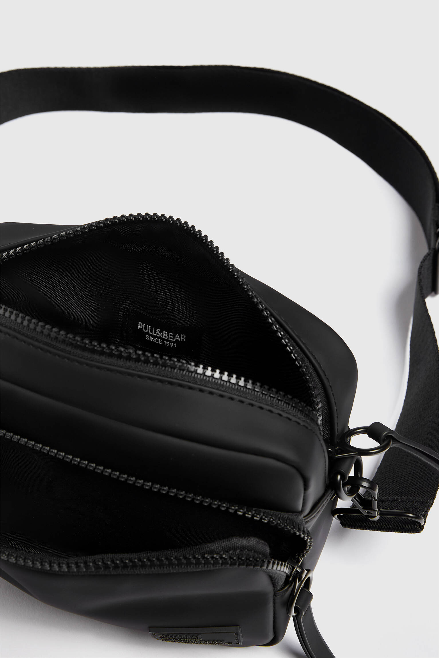 Bolsa de ombro emborrachada - preta