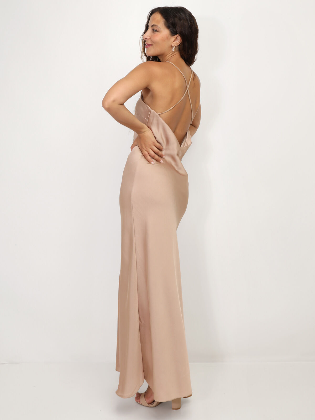 Robe satinée à dos croisé- Taupe
