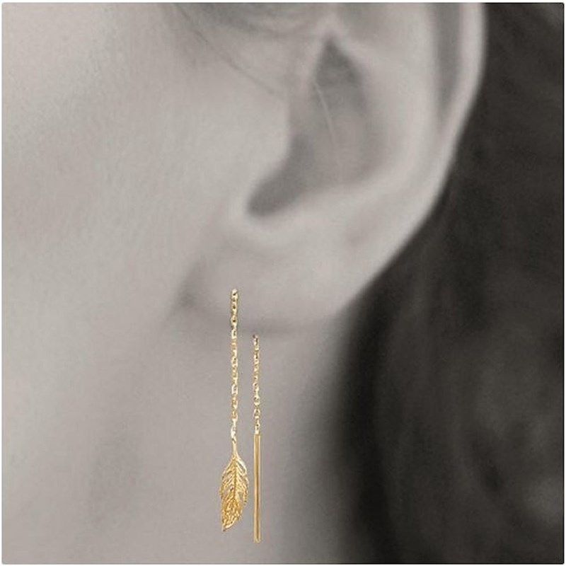 Boucles d'oreilles traversantes chaînes avec plume tombante Plaqué or 750 3 microns