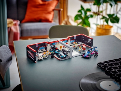 LEGO F1® garage met Mercedes-AMG en Alpine auto's (60444)