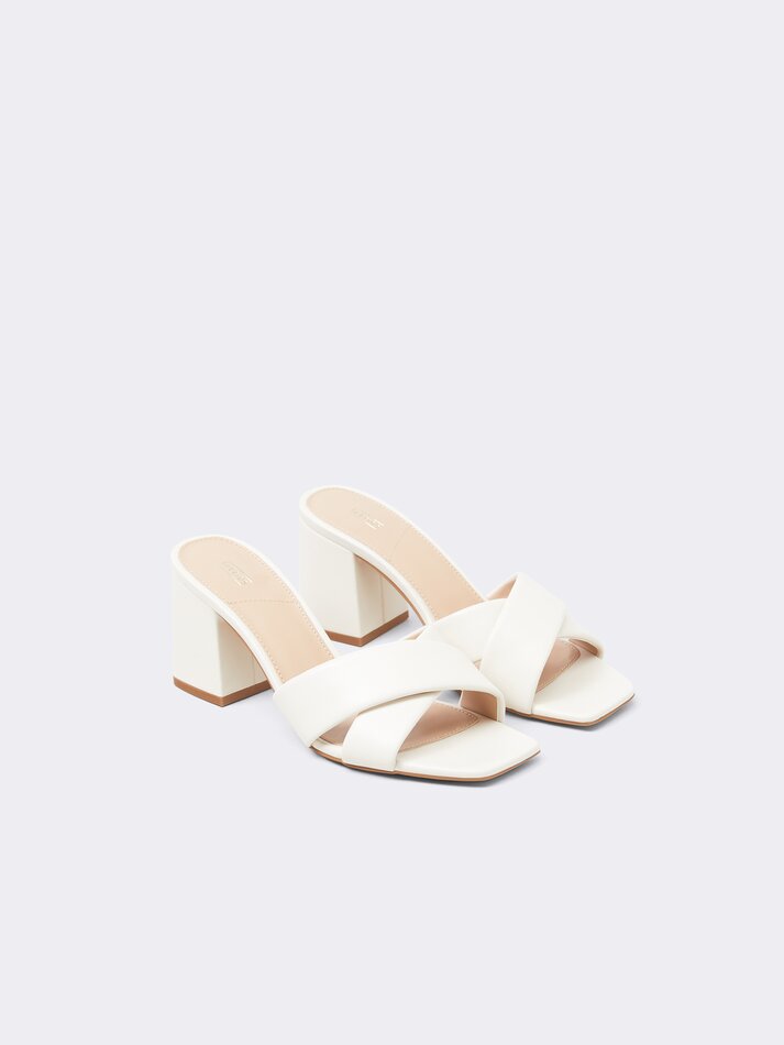 Sandália cruzada acolchoada - Branco-creme