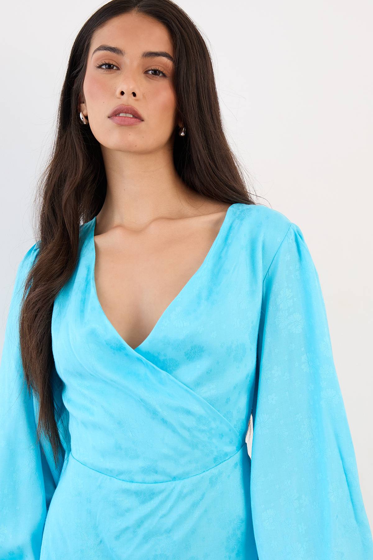 Warehouse Robe Courte En Jacquard À Manches Bouffantes