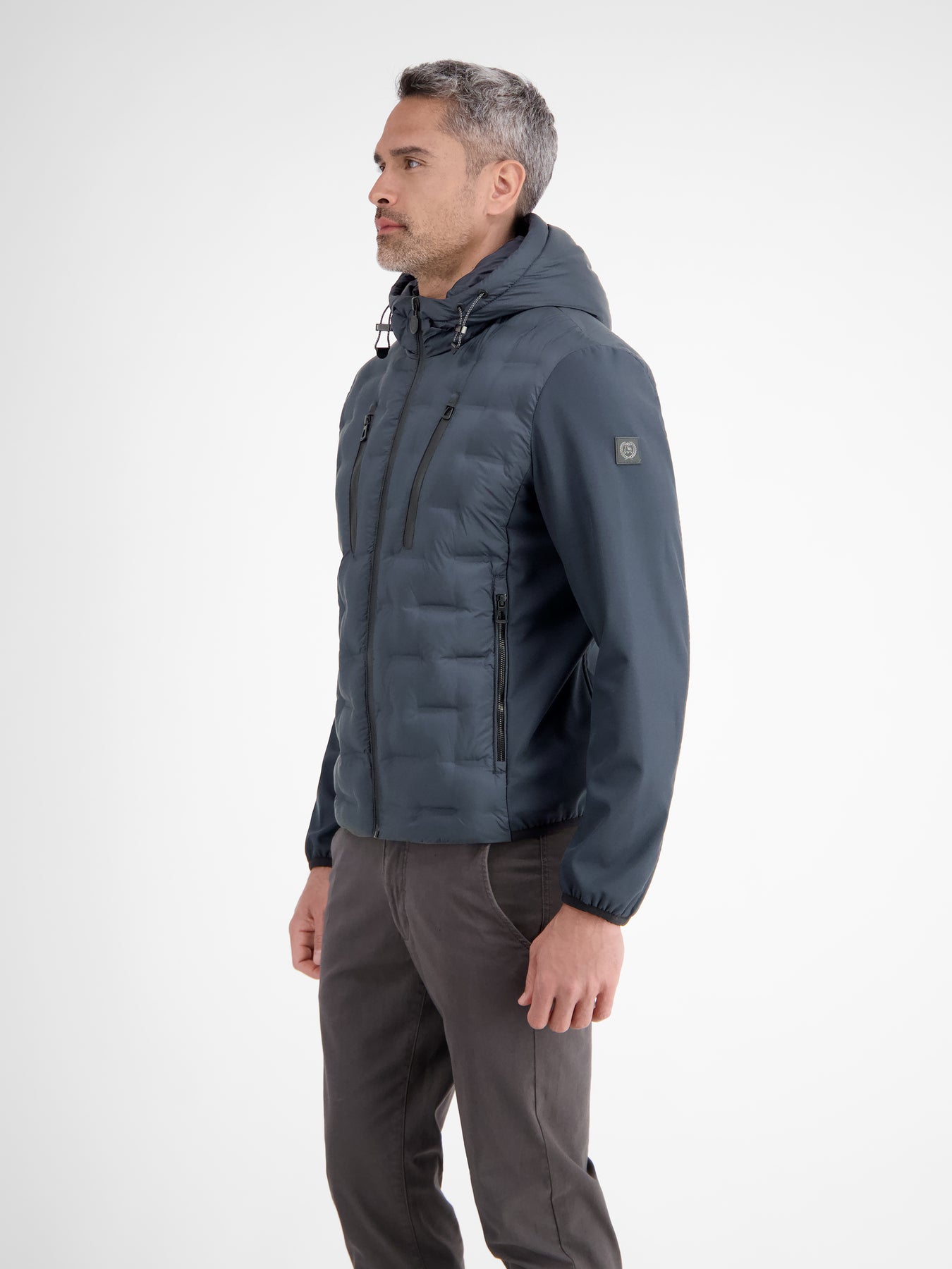 Sportive Hybrid-Jacke mit Steppfront