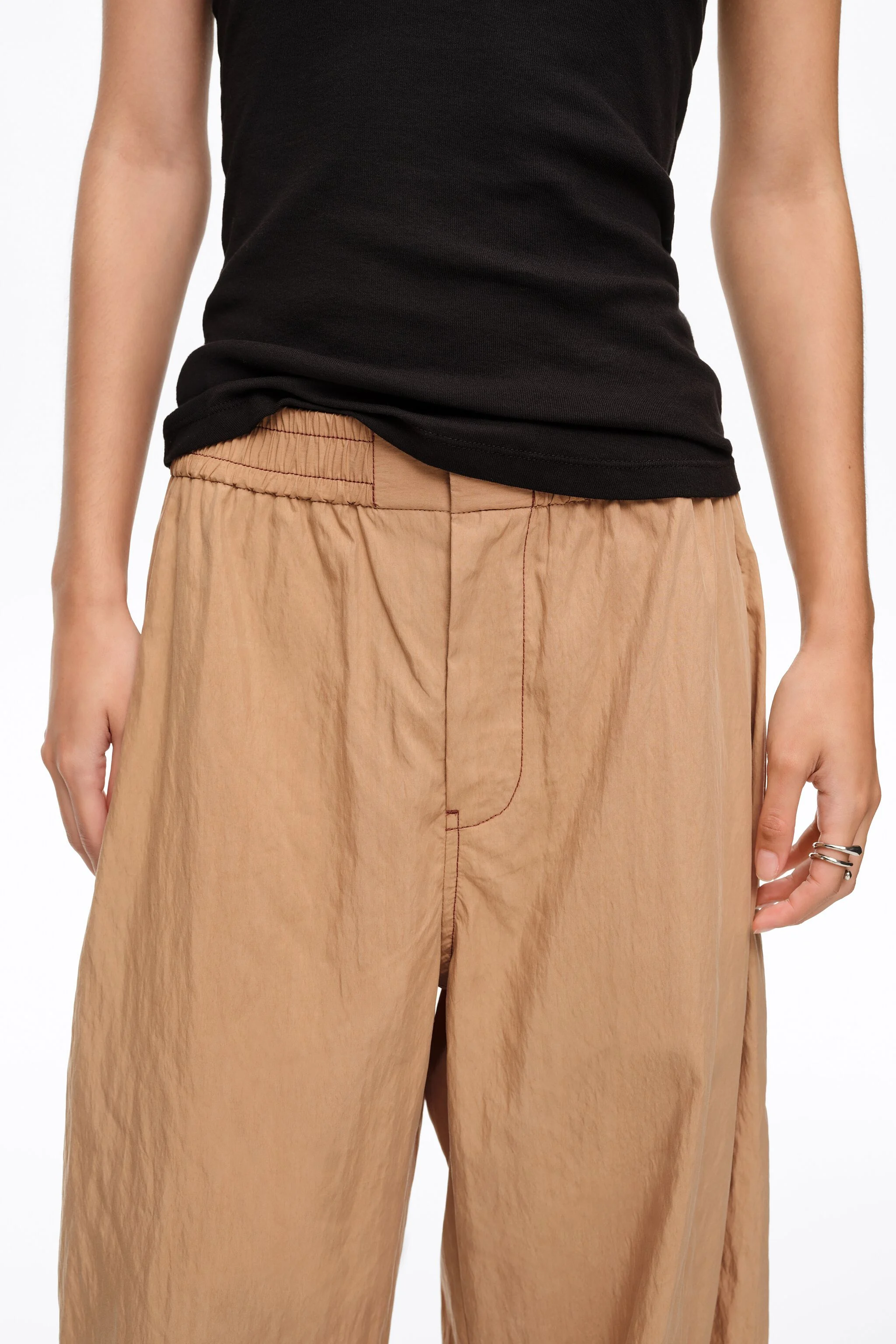 Calça jogger franzida cor caramelo