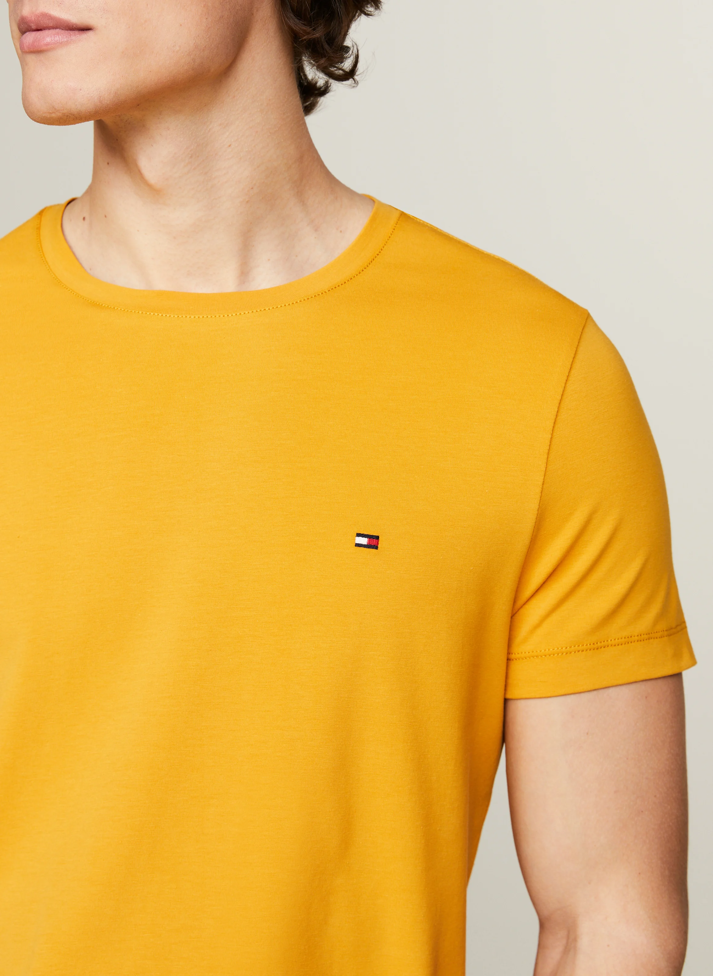 Tee-shirt col rond slim-fit en coton bio | Jaune