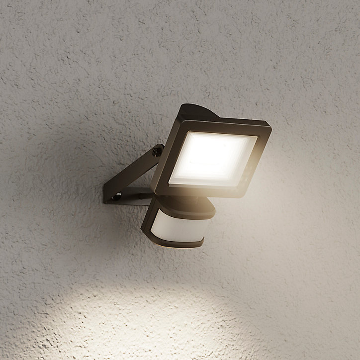 Projecteur LED à détection Lucan 1000lm 10W IP65 GoodHome noir