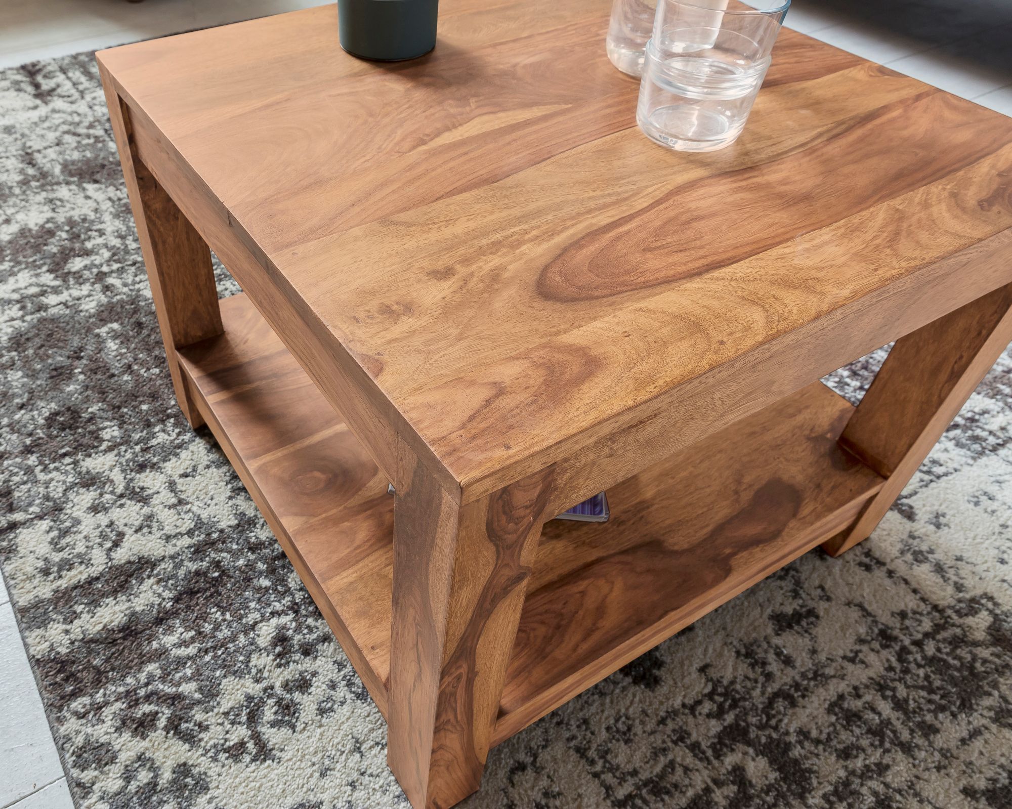 KADIMA DESIGN Couchtisch NAKO Massivholz: Landhausstil, Ablagefach, robust, pflegeleicht