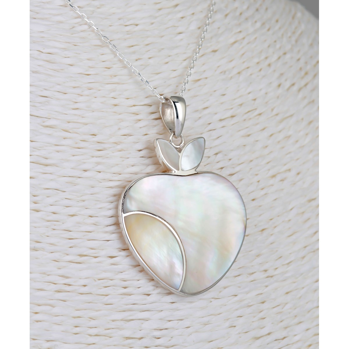Pendentif Unique en Nacre Blanche - Forme de Pomme d'Argent | Aden Boutique