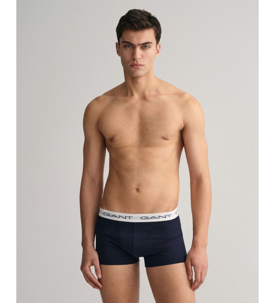 Conjunto de 3 cuecas boxer Gant nas cores vermelha, branca e preta.