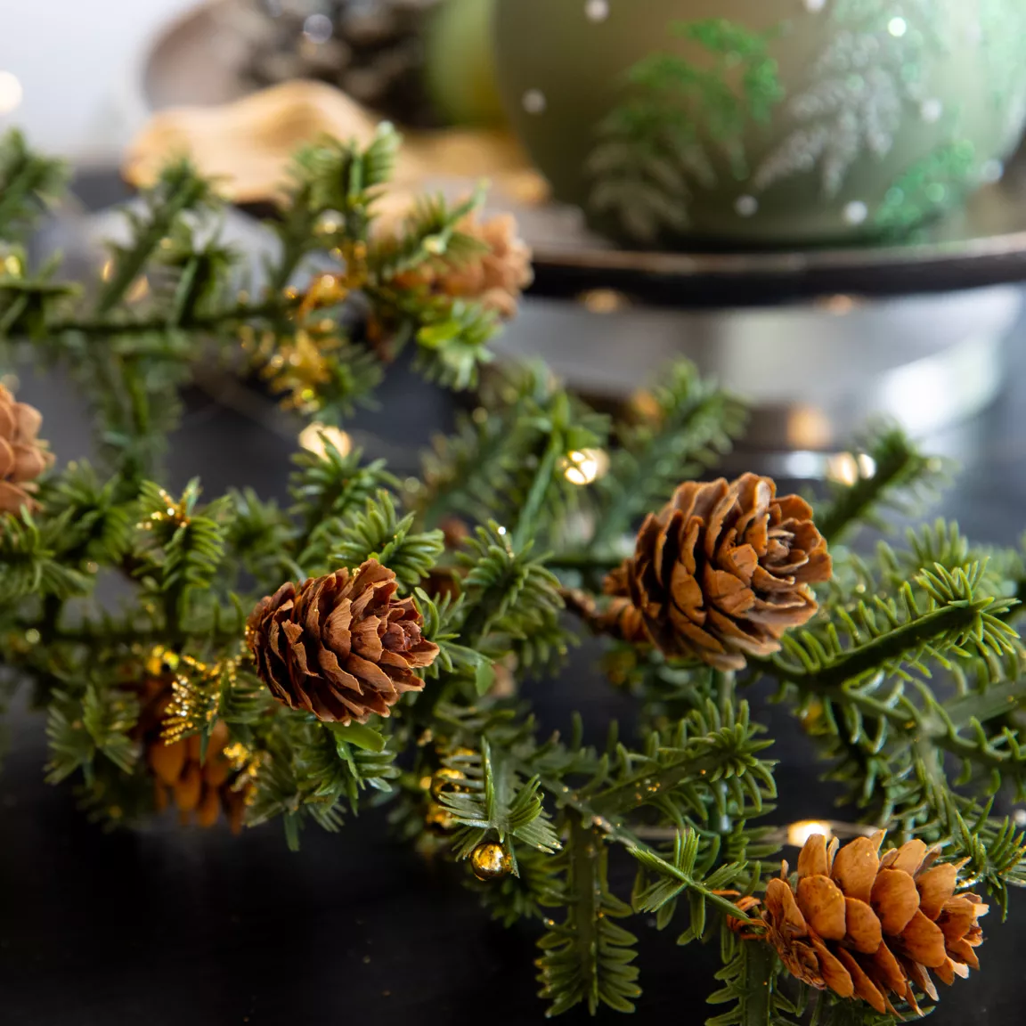 Branche de sapin (H66 cm) Pommes de pin et perles
