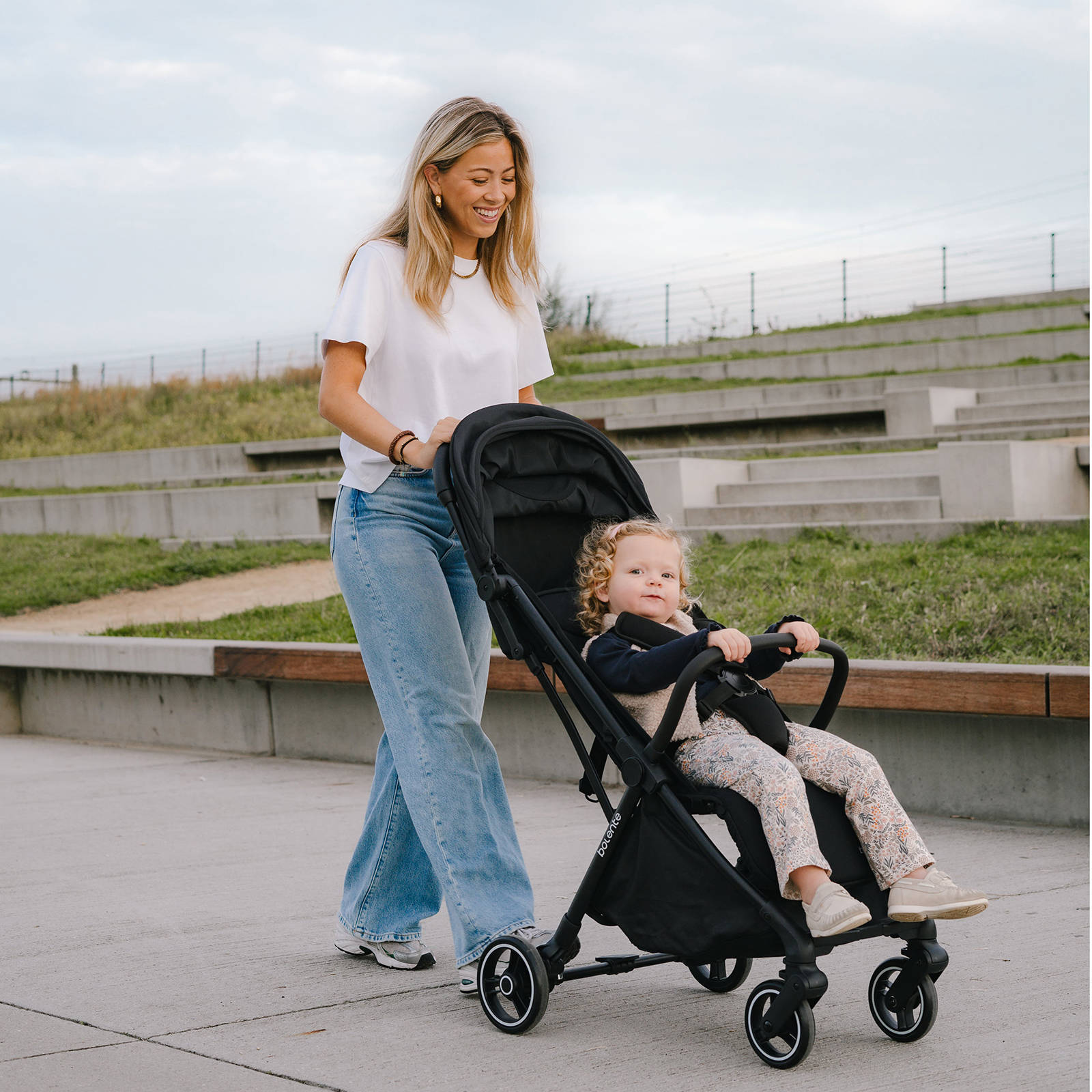 Bolente Beatle compact stroller black