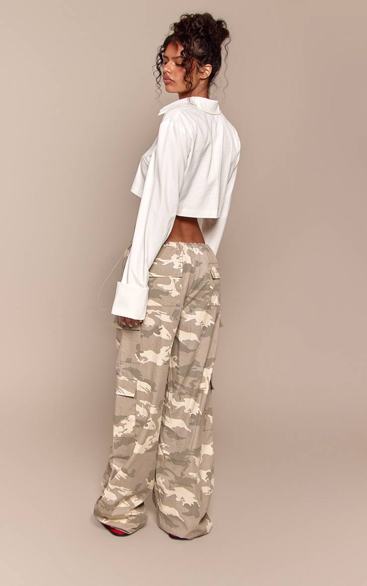 Gris Pantalon Cargo Camouflage À Taille Élastiquée Avec Détail Contrastant