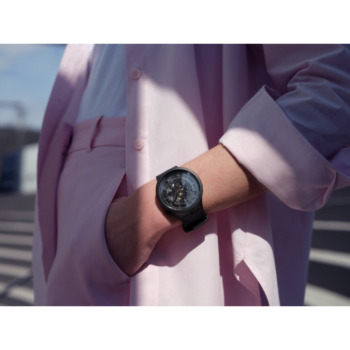 Montre Swatch mixte matériau biosourcé noir