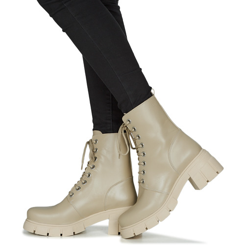 Betty London - POLLINA - Beige