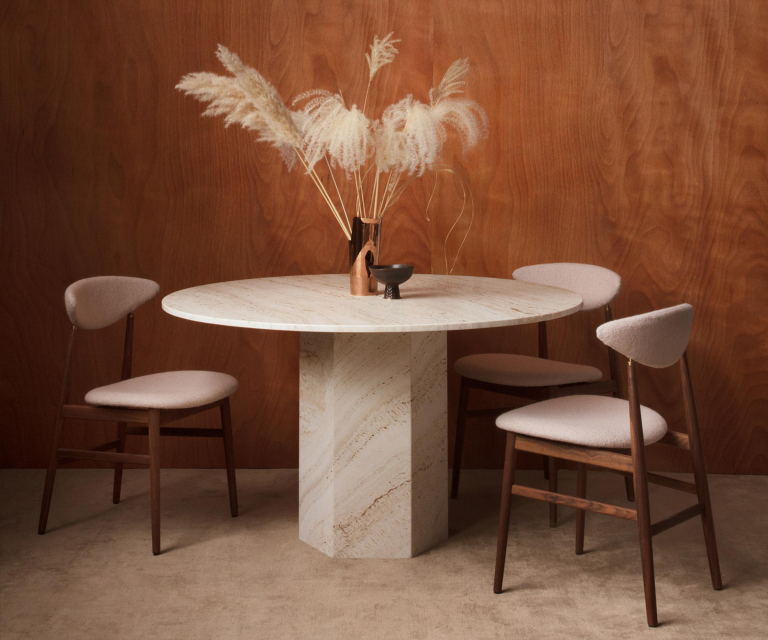 Gubi Epic eettafel Ø130 Neutral White Travertine