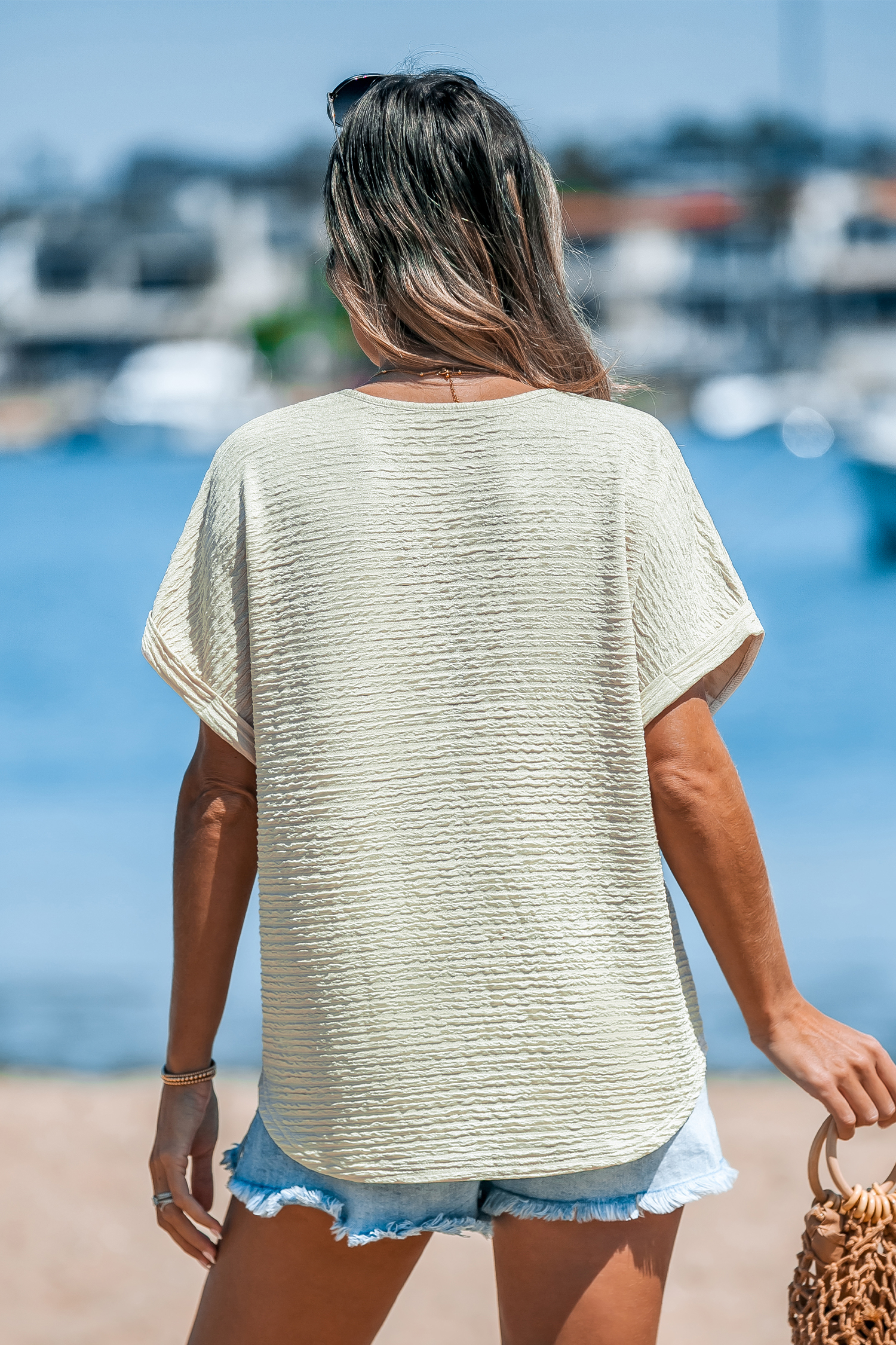T-shirt à col en V et manches courtes beige