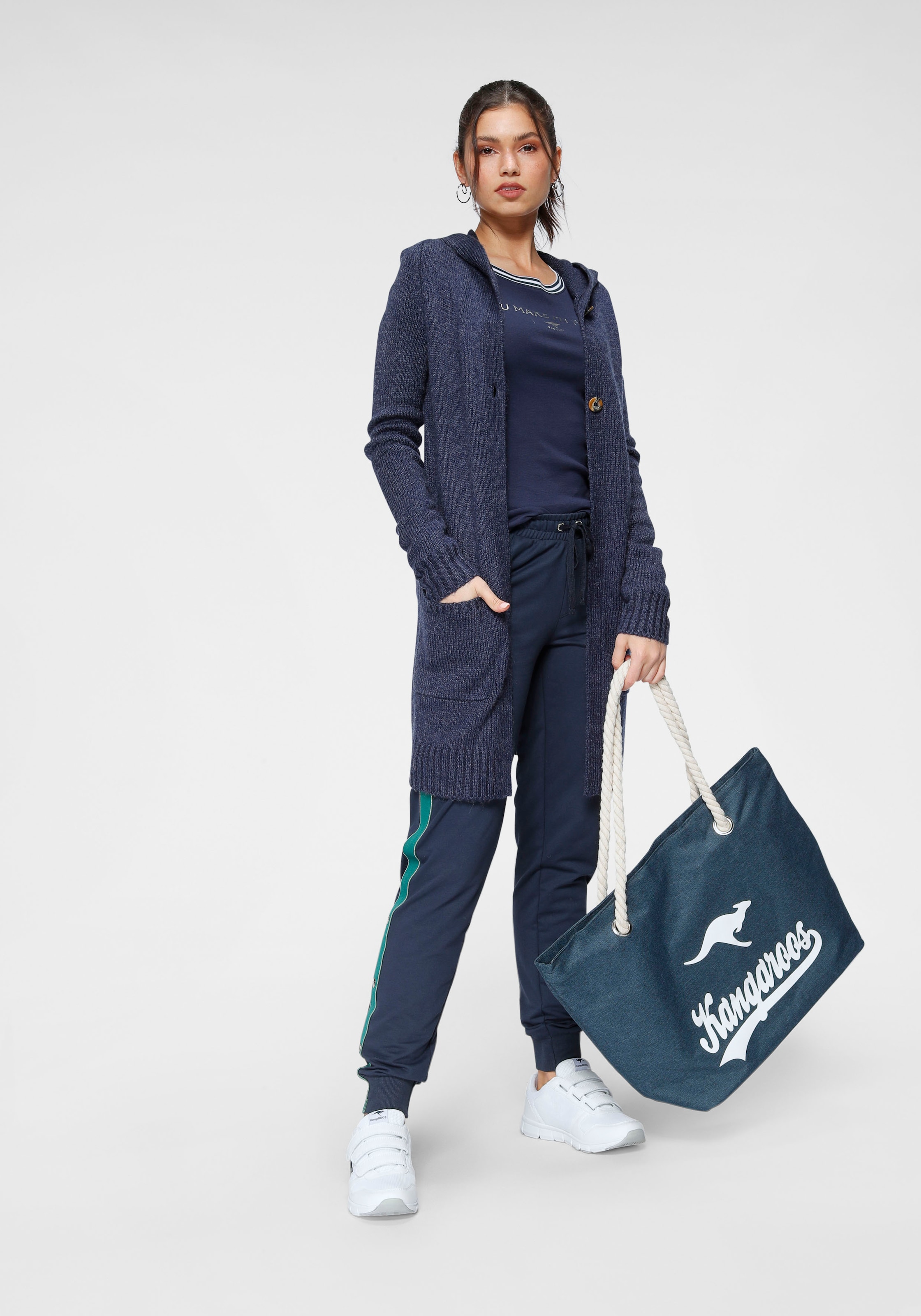 KangaROOS Kapuzenstrickjacke , mit aufgesetzten Taschen und breiten Rippbündchen