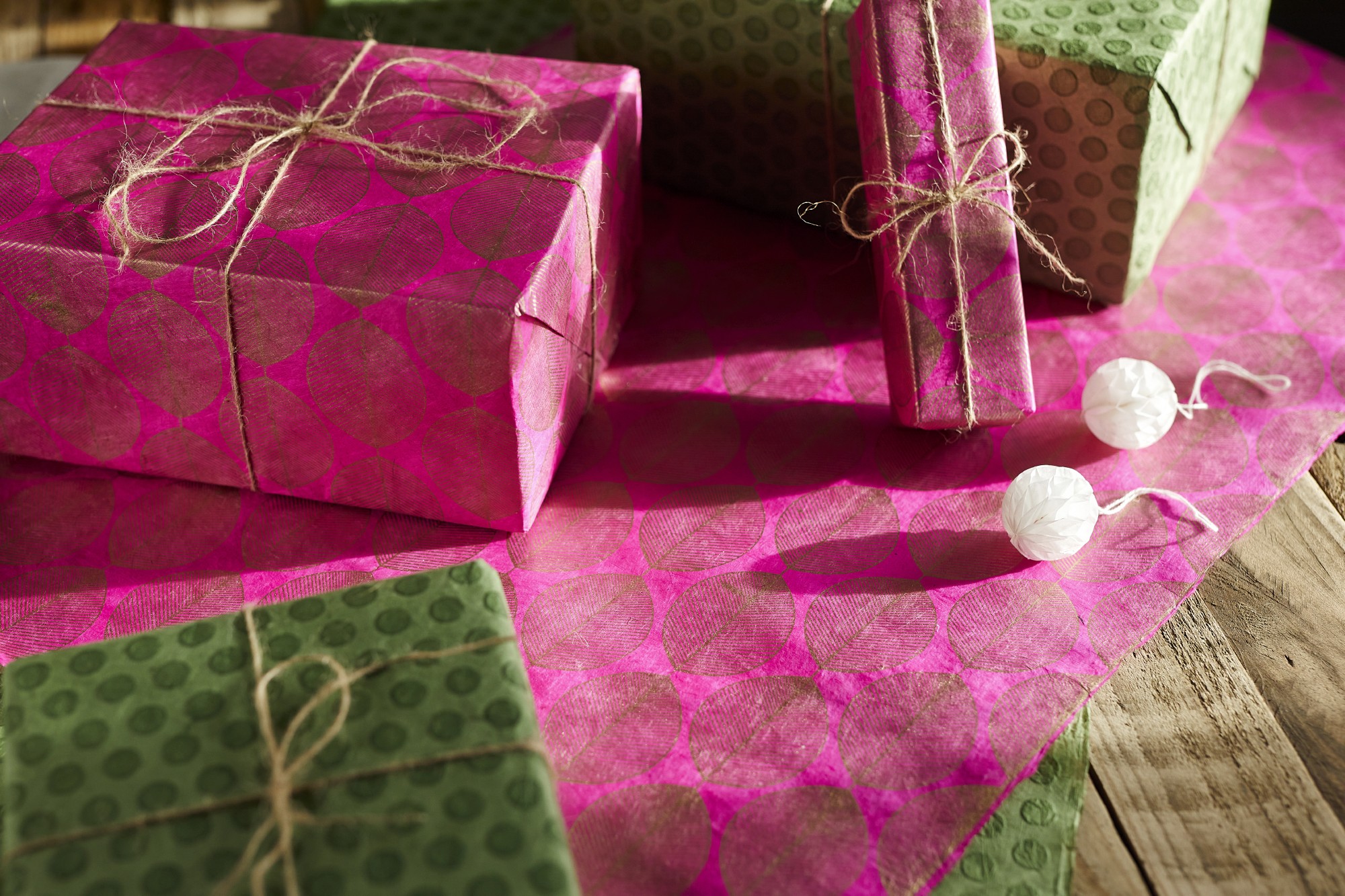 Geschenkpapier 'Schneebeere', rosa, gold, L 76 cm, B 50 cm günstig bestellen