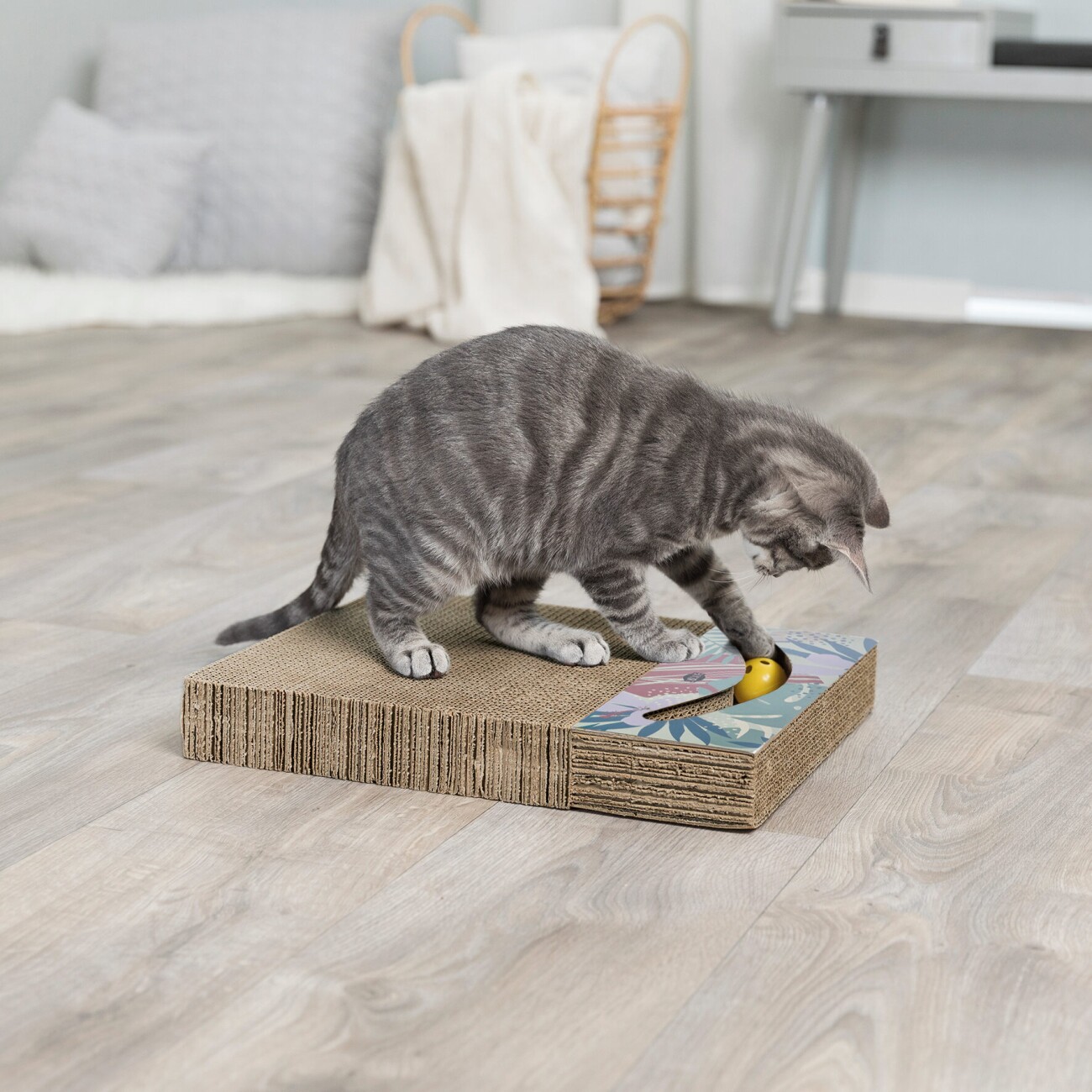 Trixie Kratzpappe mit Spielzeug