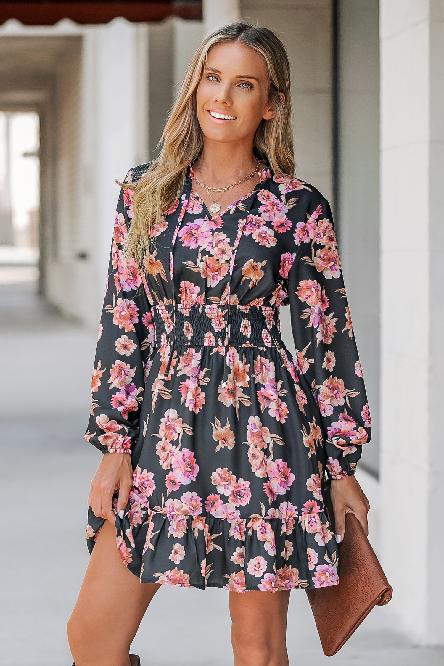 Robe avec col noué à volants et smocks