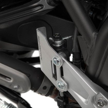 Protection maitre cylindre SW-MOTECH POMPE DE FREIN - Gris
