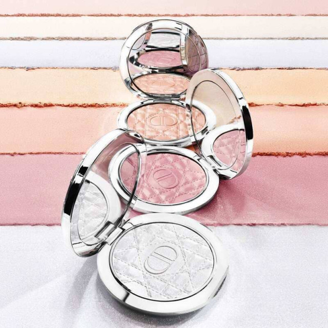 Dior Forever Glow Luminizer Highlighter infusé d'acide hyaluronique DIOR