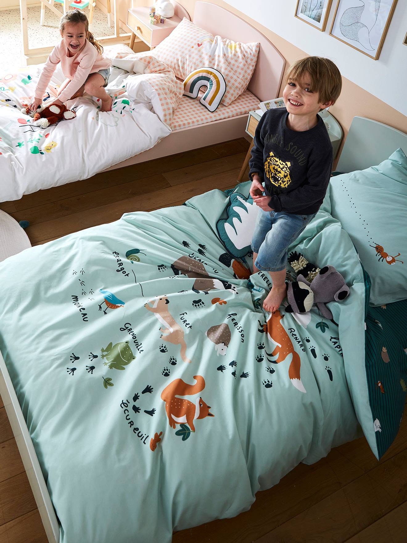 Conjunto de capa de edredom e fronha infantil em algodão orgânico* Animal Studio verde médio liso com motivos