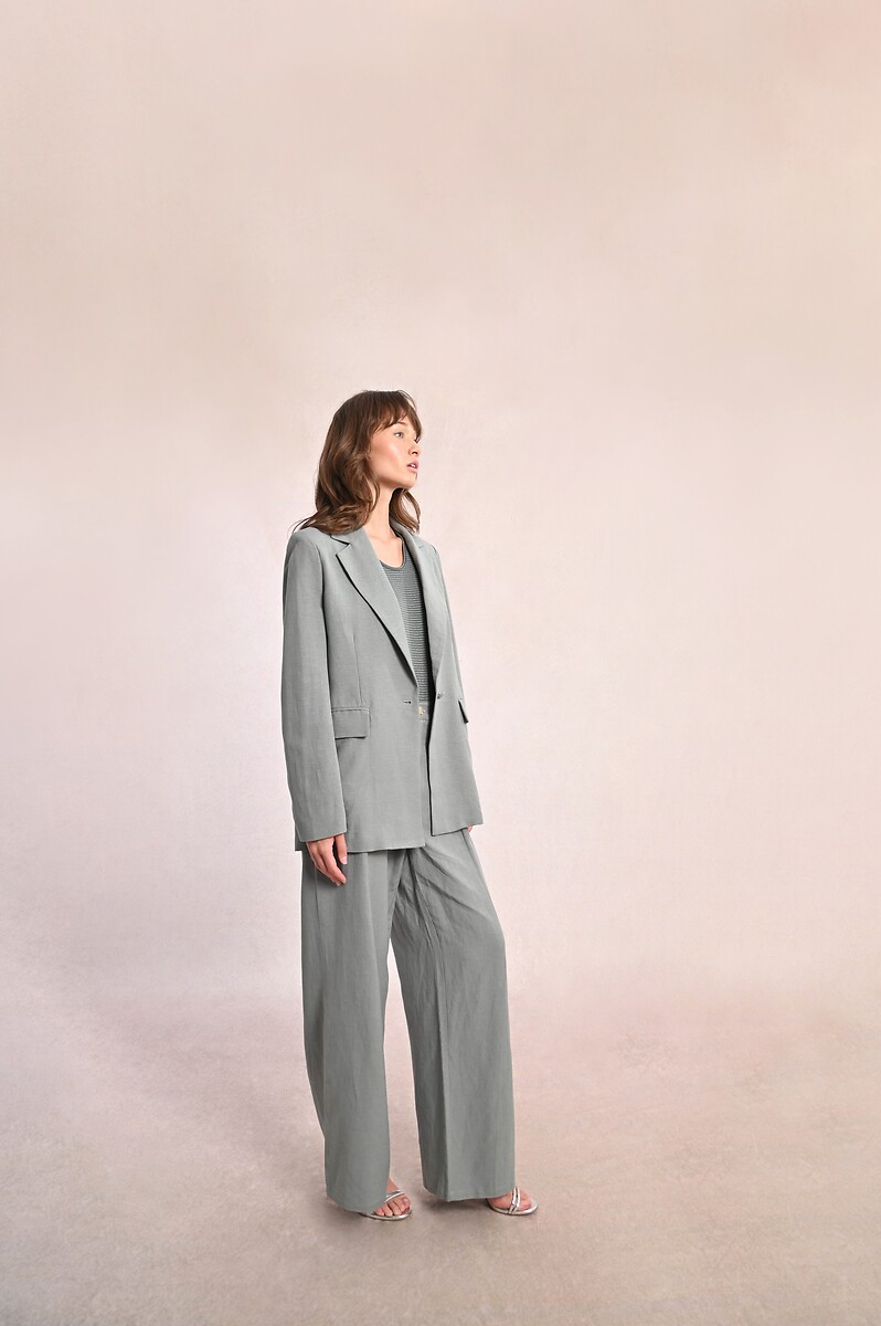 MOLLY BRACKEN<br>Colbert