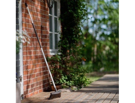 FISKARS - Seau + Balai Balai Multi-usages - Light