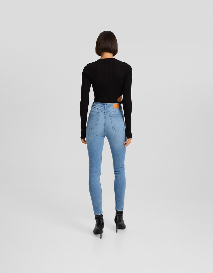 calça jeans skinny de cintura super alta