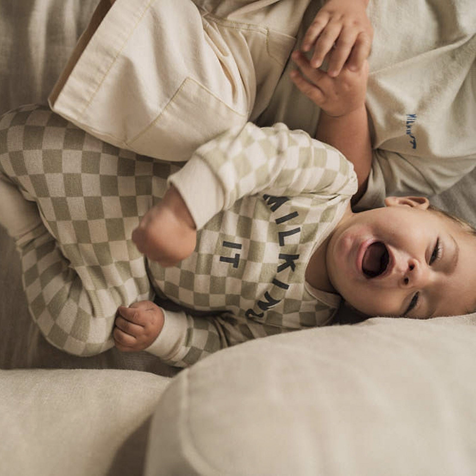 Baby Einteiler Milking It Checkerboard Taupe