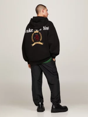Tommy x Awake NY com Logo Oversized e Estilo Relaxado