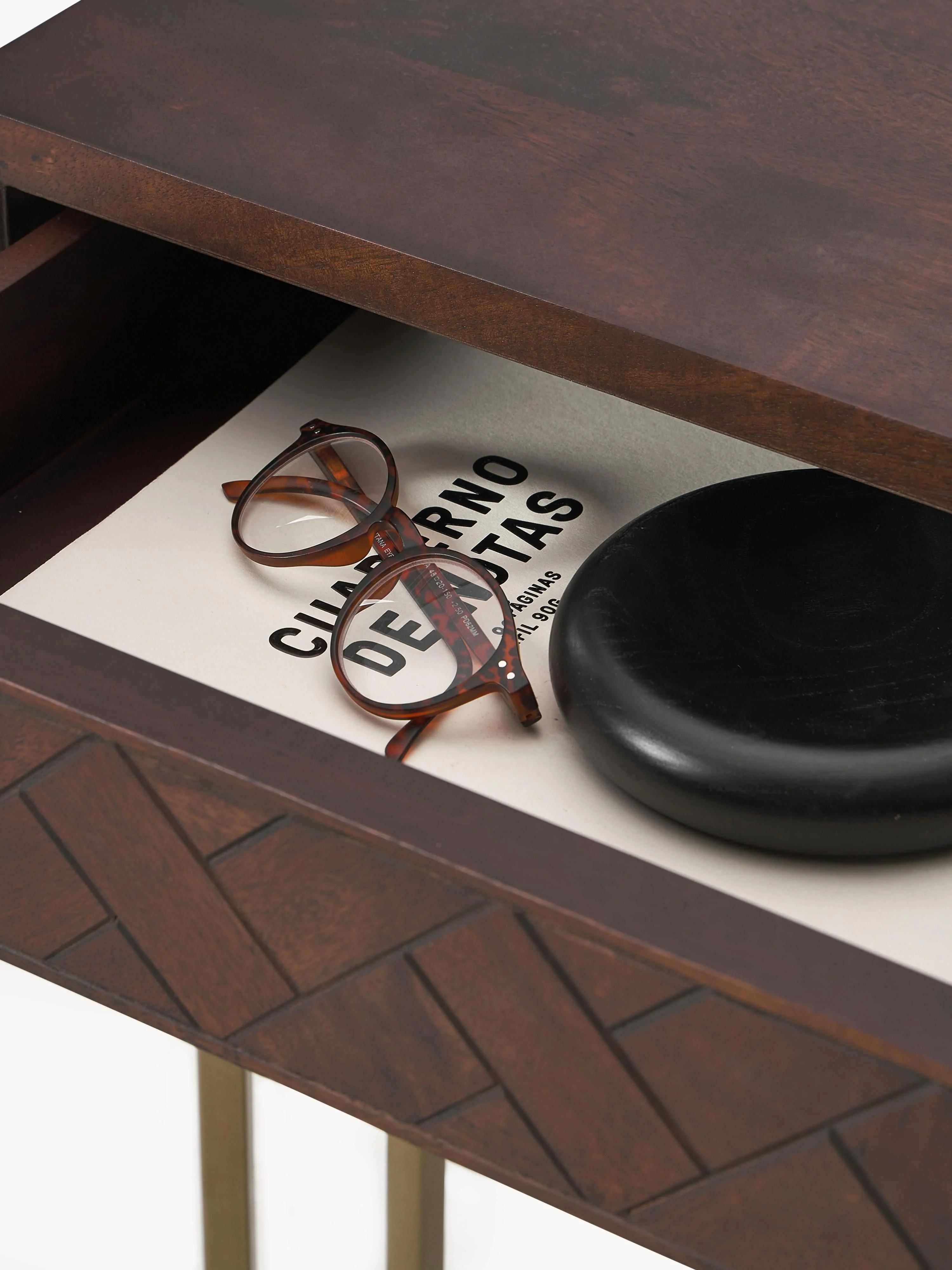 Bureau Luca van mangohout met visgraat-patroon